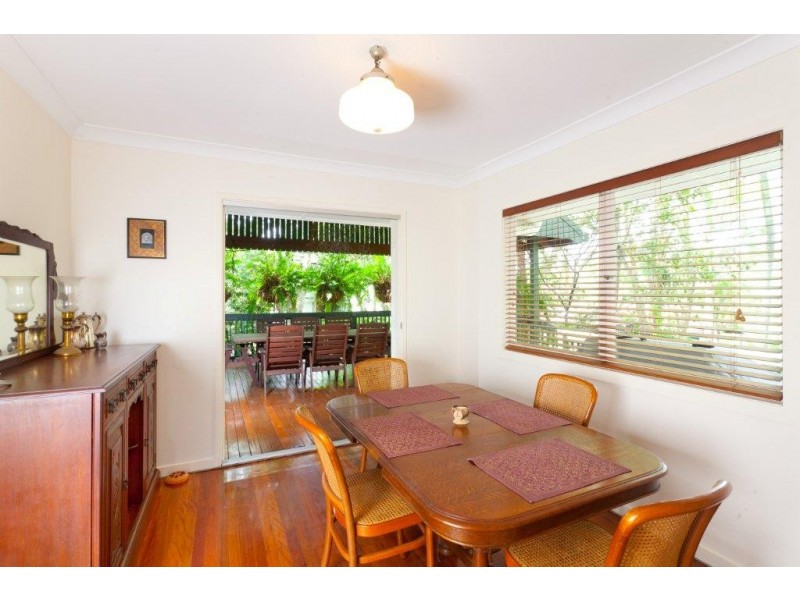 24  Bina Street, Chapel Hill QLD 4069