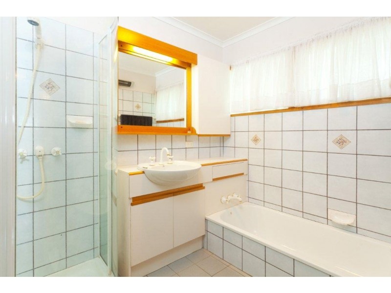 24  Bina Street, Chapel Hill QLD 4069