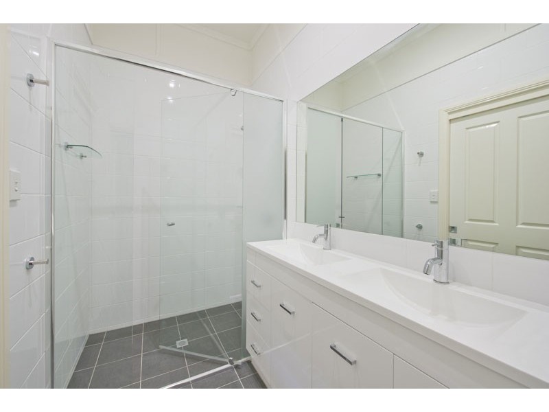 5 A River Park Place, Fig Tree Pocket QLD 4069