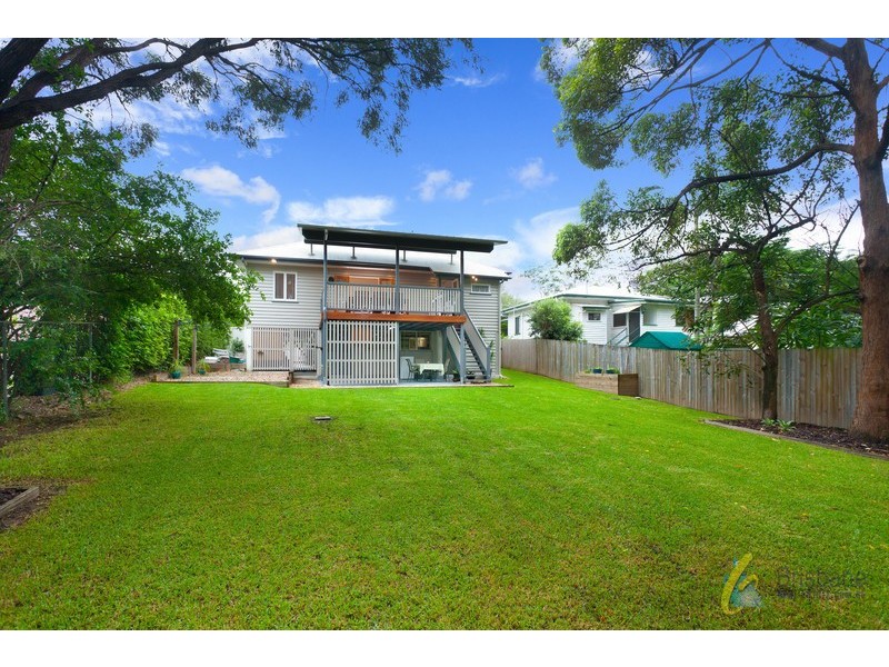 99 Englefield Rd, Oxley QLD 4075