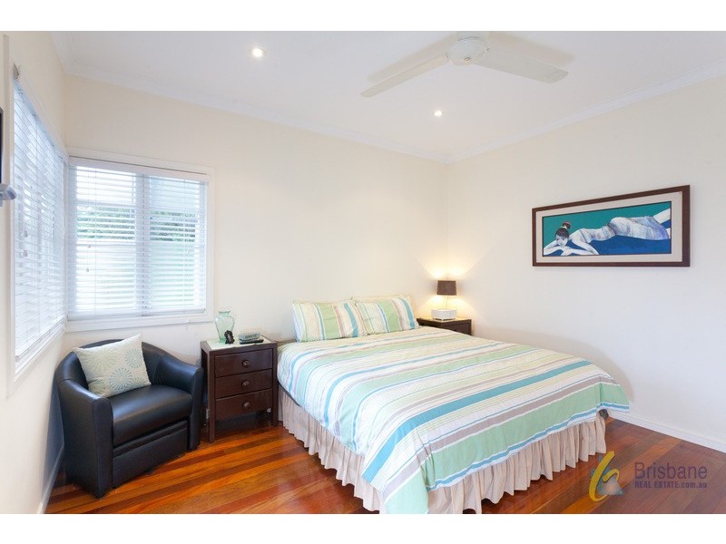 99 Englefield Rd, Oxley QLD 4075