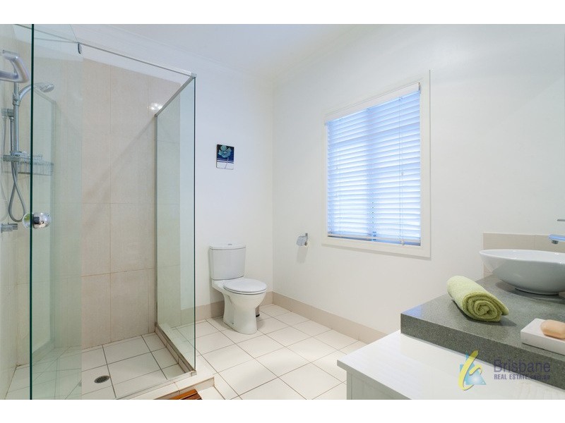 99 Englefield Rd, Oxley QLD 4075