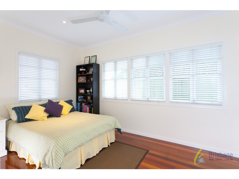 99 Englefield Rd, Oxley QLD 4075