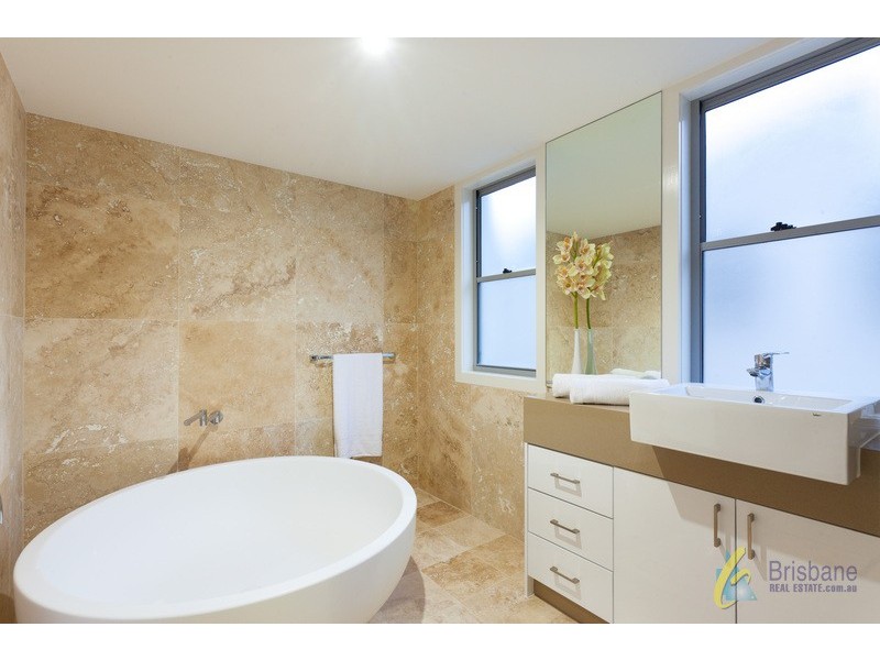 74 Crosby Road, Albion QLD 4010