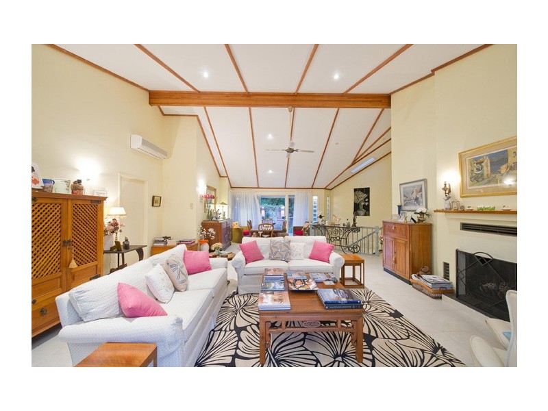 245 Huntingdale Street, Pullenvale QLD 4069