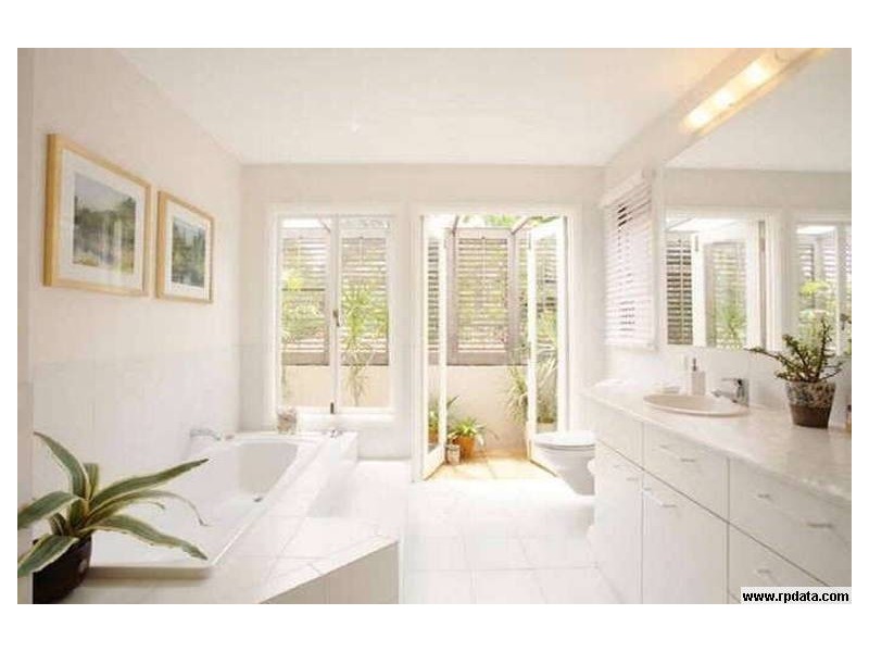 14 Louise Street, Kenmore QLD 4069