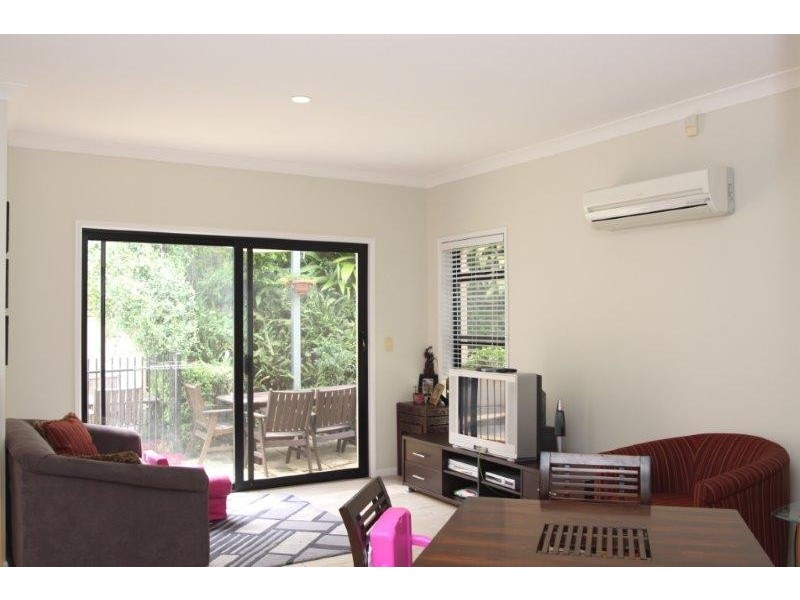 2 Evergreen Close, Kenmore QLD 4069
