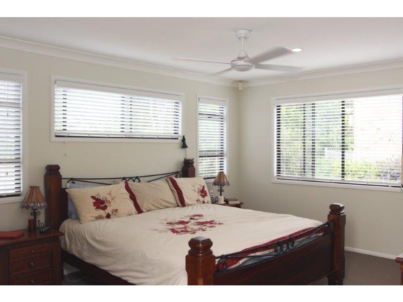 2 Evergreen Close, Kenmore QLD 4069