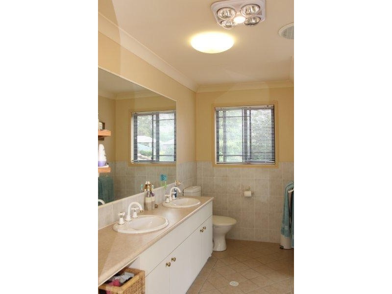 2 Evergreen Close, Kenmore QLD 4069