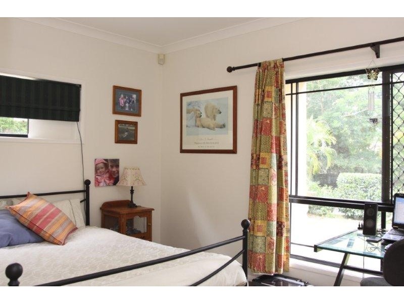 2 Evergreen Close, Kenmore QLD 4069