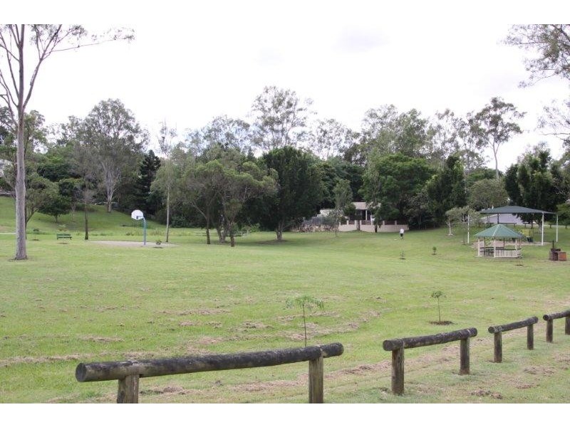 2 Evergreen Close, Kenmore QLD 4069