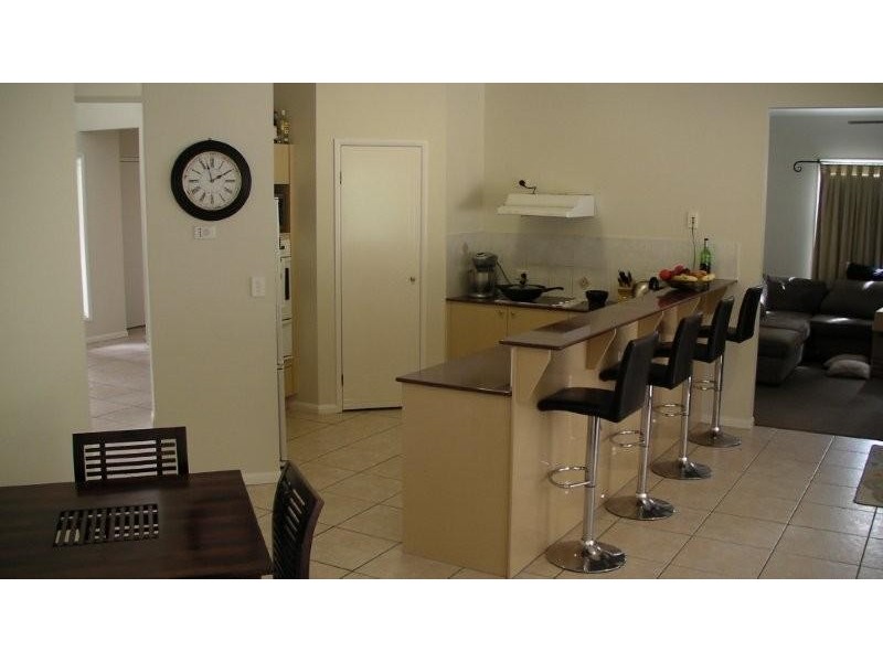 2 Evergreen Close, Kenmore QLD 4069