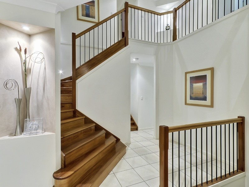 16 Robertson Place, Fig Tree Pocket QLD 4069