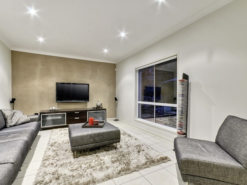 16 Robertson Place, Fig Tree Pocket QLD 4069