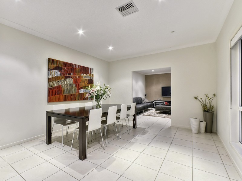 16 Robertson Place, Fig Tree Pocket QLD 4069