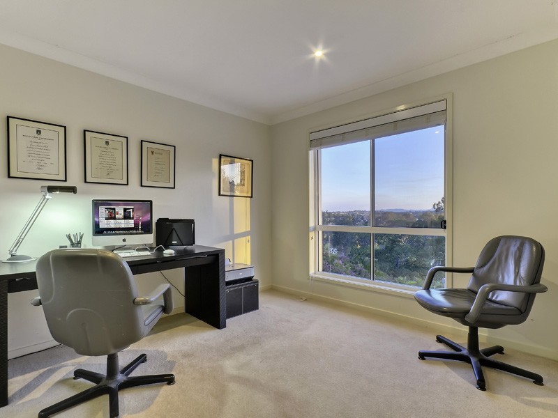 16 Robertson Place, Fig Tree Pocket QLD 4069