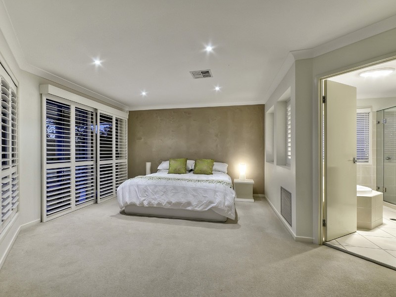 16 Robertson Place, Fig Tree Pocket QLD 4069