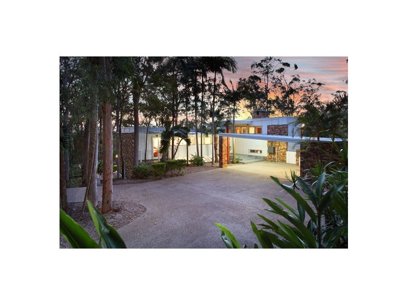 33 Vyner Street, Pinjarra Hills QLD 4069