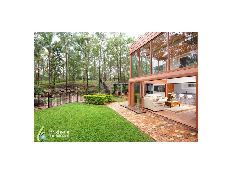 33 Vyner Street, Pinjarra Hills QLD 4069