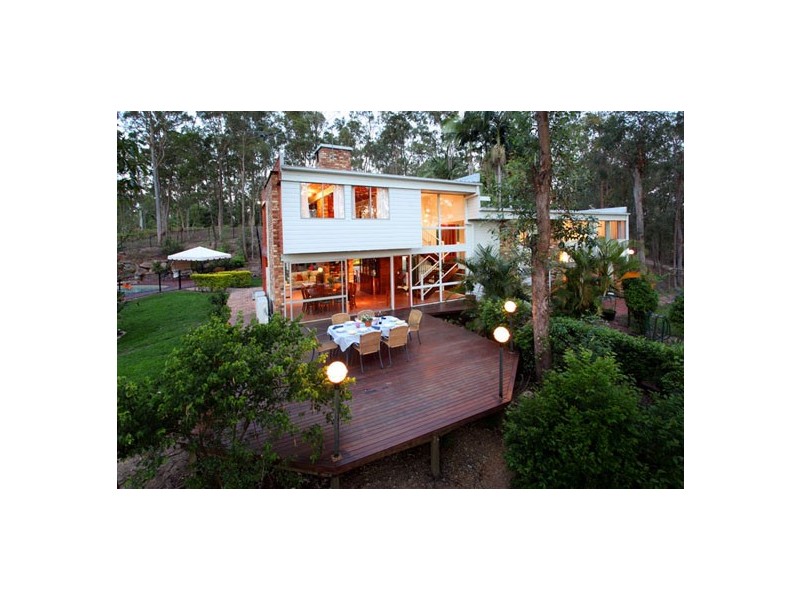 33 Vyner Street, Pinjarra Hills QLD 4069