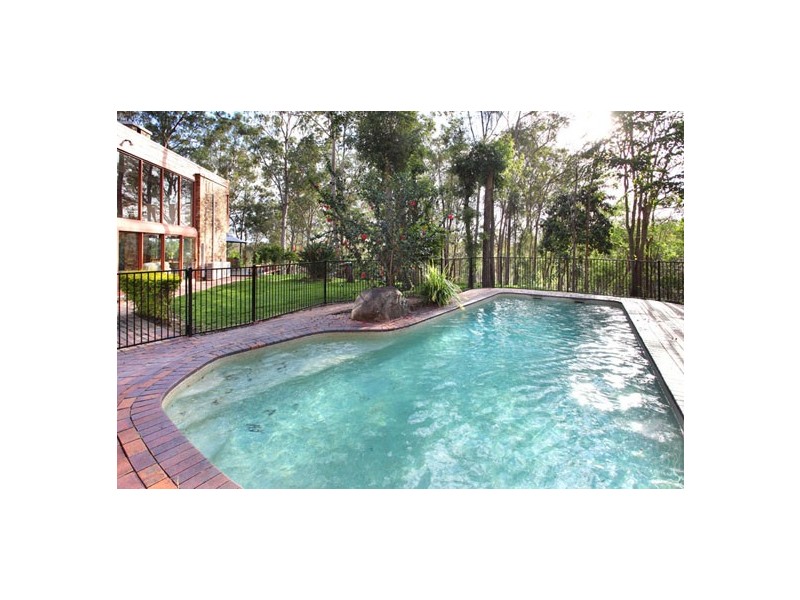 33 Vyner Street, Pinjarra Hills QLD 4069