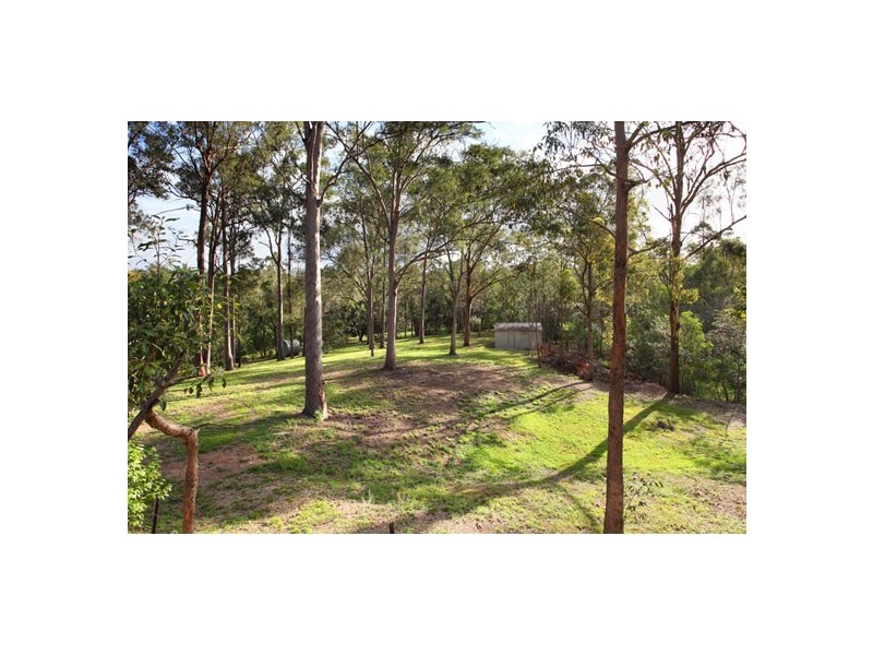 33 Vyner Street, Pinjarra Hills QLD 4069