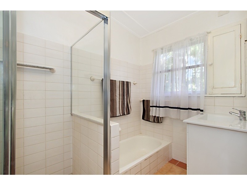 30 Princeton Street, Kenmore QLD 4069