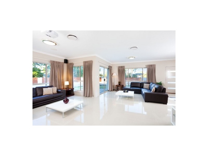 21 Currong Street, Kenmore QLD 4069