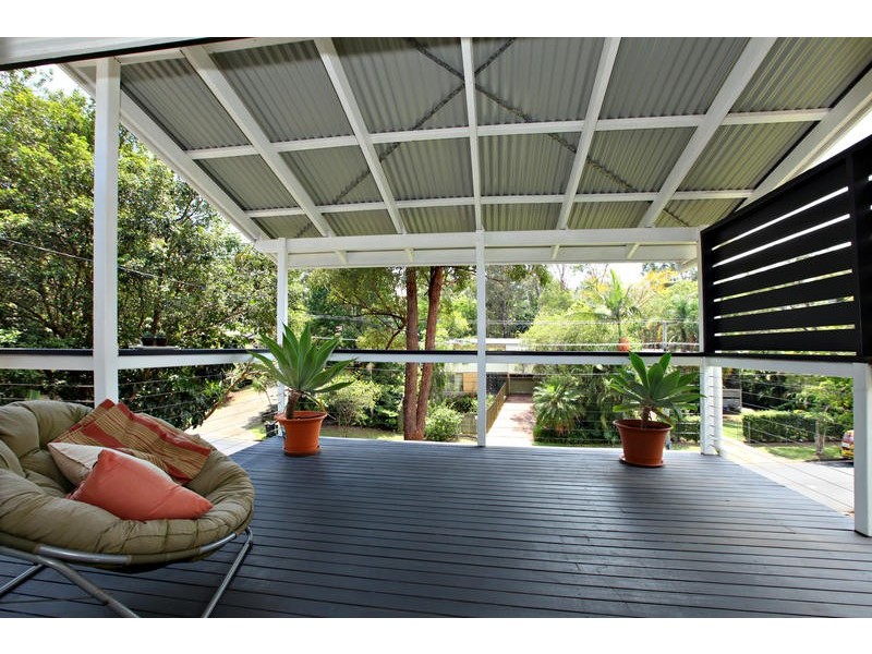 33 Cassandra Street, Chapel Hill QLD 4069