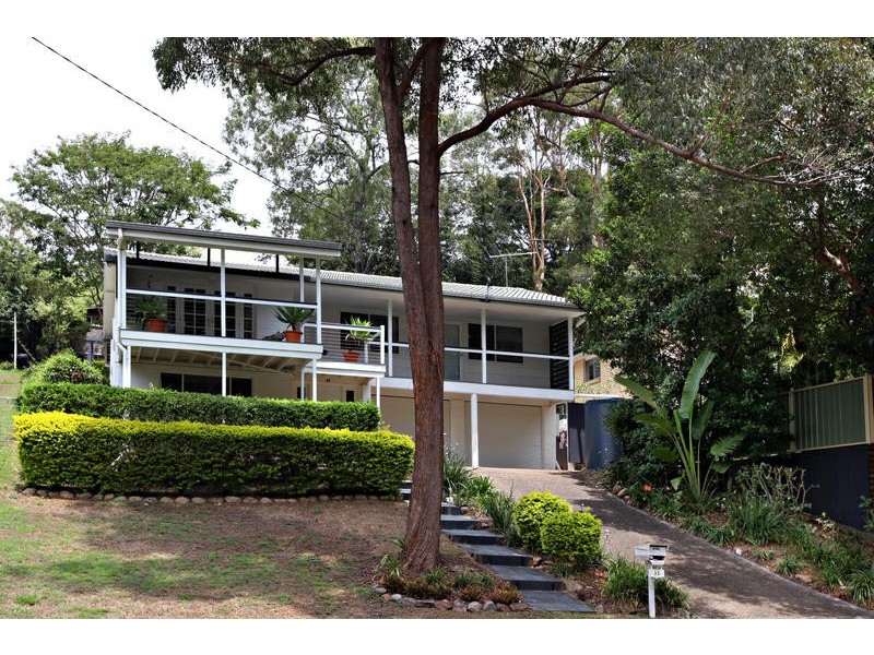 33 Cassandra Street, Chapel Hill QLD 4069