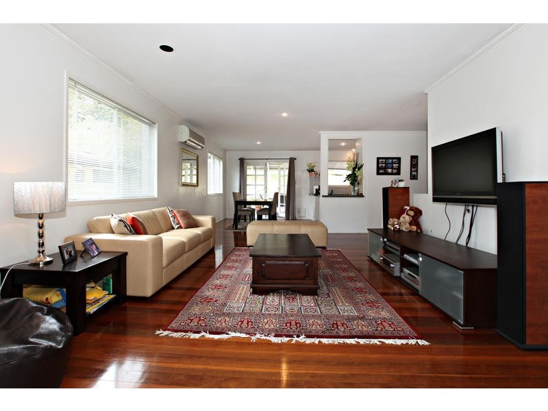 33 Cassandra Street, Chapel Hill QLD 4069