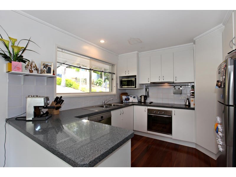 33 Cassandra Street, Chapel Hill QLD 4069