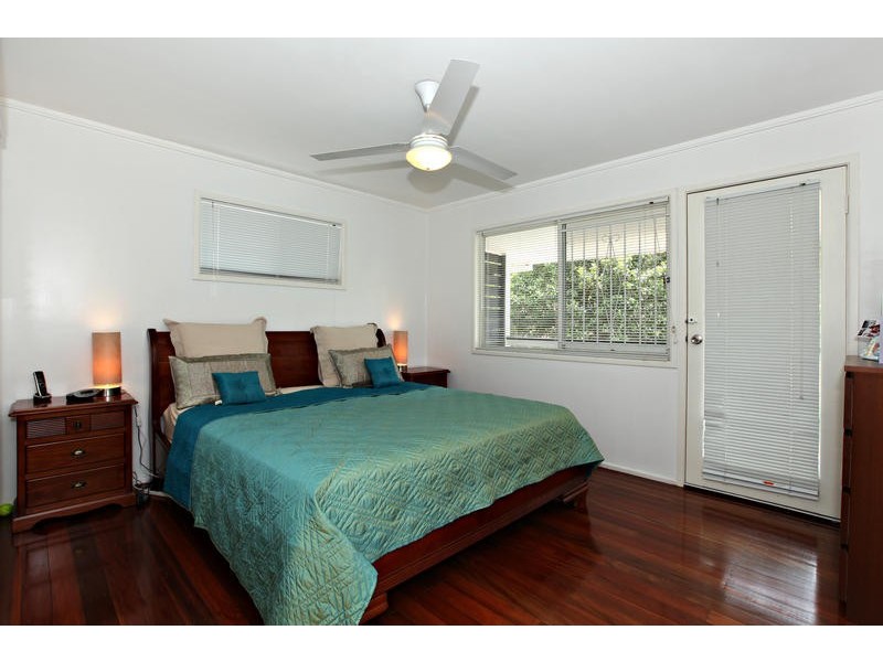 33 Cassandra Street, Chapel Hill QLD 4069