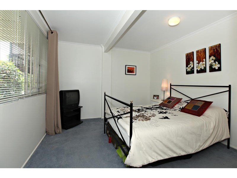 33 Cassandra Street, Chapel Hill QLD 4069