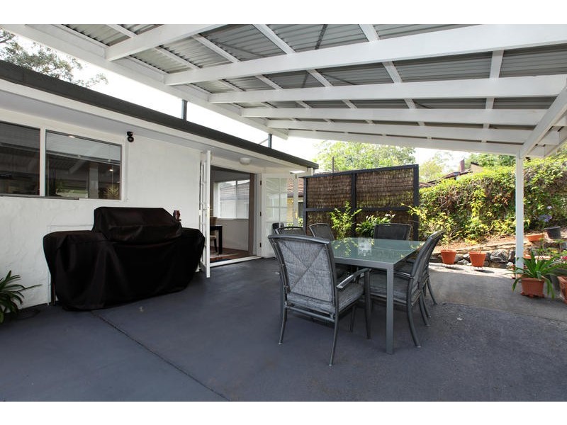 33 Cassandra Street, Chapel Hill QLD 4069