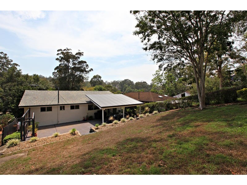 33 Cassandra Street, Chapel Hill QLD 4069
