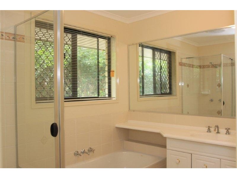 10 Mayfair Place, Moggill QLD 4070