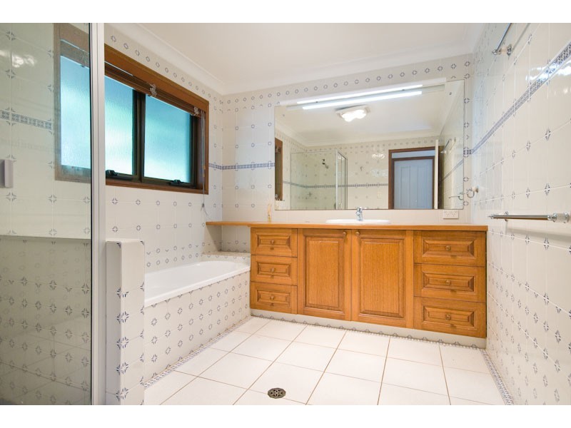 9 Clarkson Place, Kenmore Hills QLD 4069