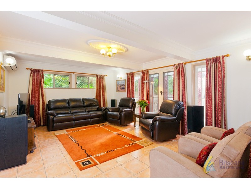 68 Burns Parade, Chapel Hill QLD 4069