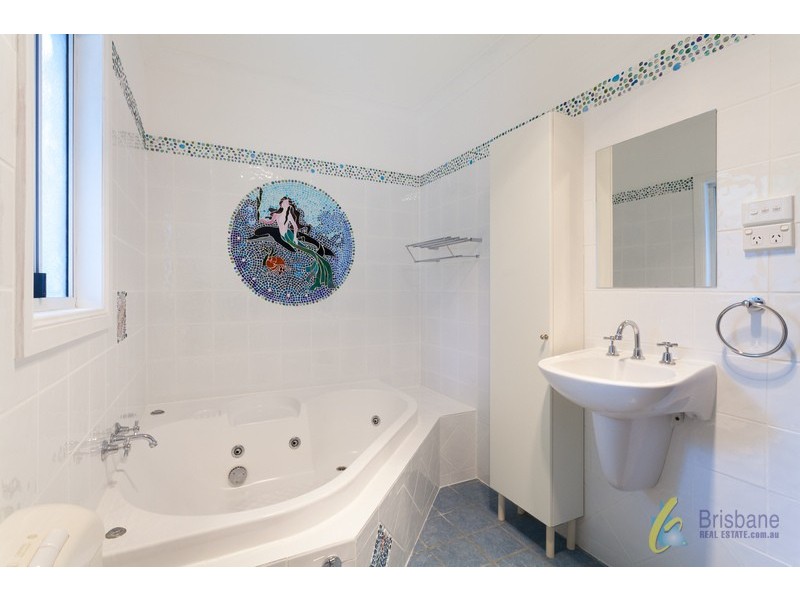 68 Burns Parade, Chapel Hill QLD 4069