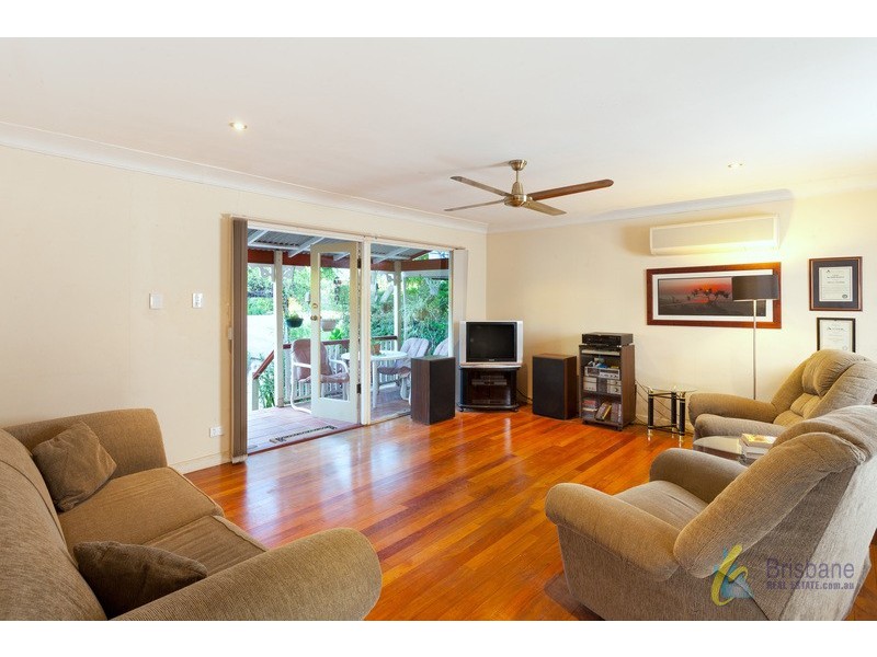 37 Burns Parade, Chapel Hill QLD 4069