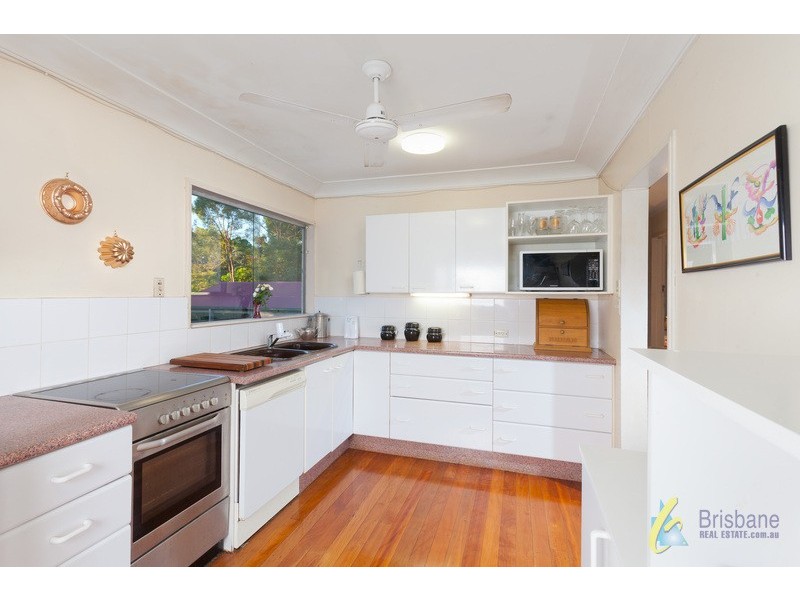37 Burns Parade, Chapel Hill QLD 4069