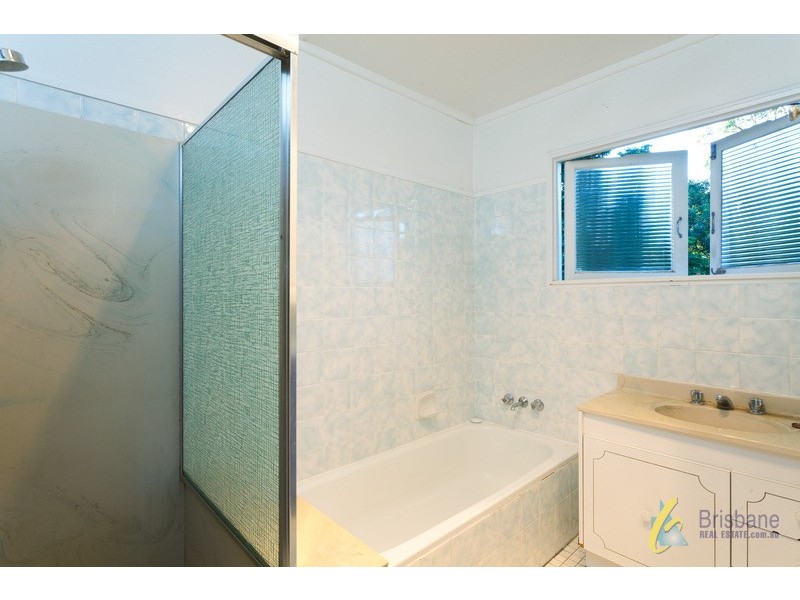 37 Burns Parade, Chapel Hill QLD 4069