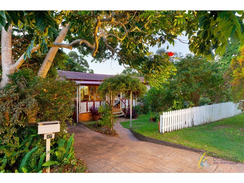 37 Burns Parade, Chapel Hill QLD 4069