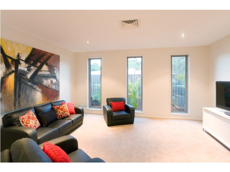 9 Castile  Street, Indooroopilly QLD 4068