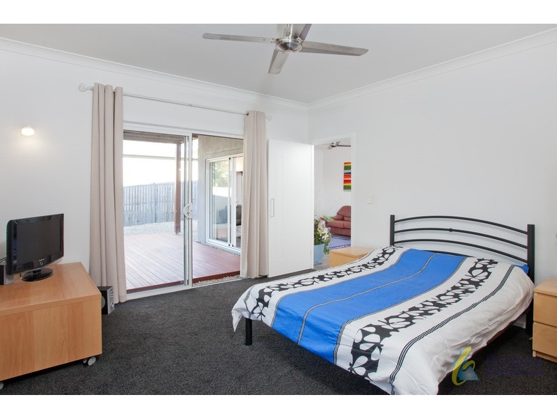 5 Tristania Road, Chapel Hill QLD 4069