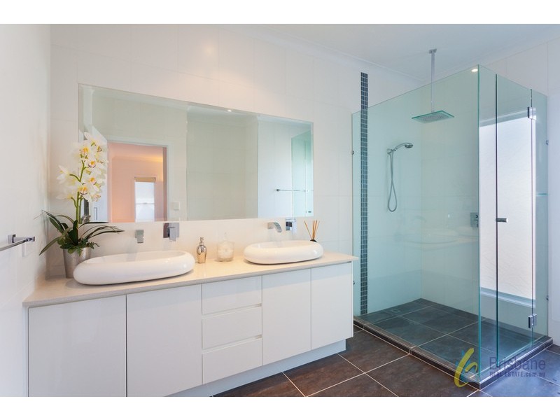 5 Tristania Road, Chapel Hill QLD 4069