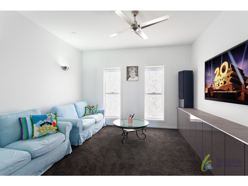 5 Tristania Road, Chapel Hill QLD 4069