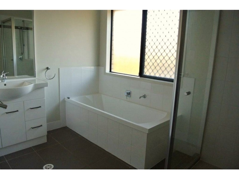 28 Stanaway Place, Bellbowrie QLD 4070