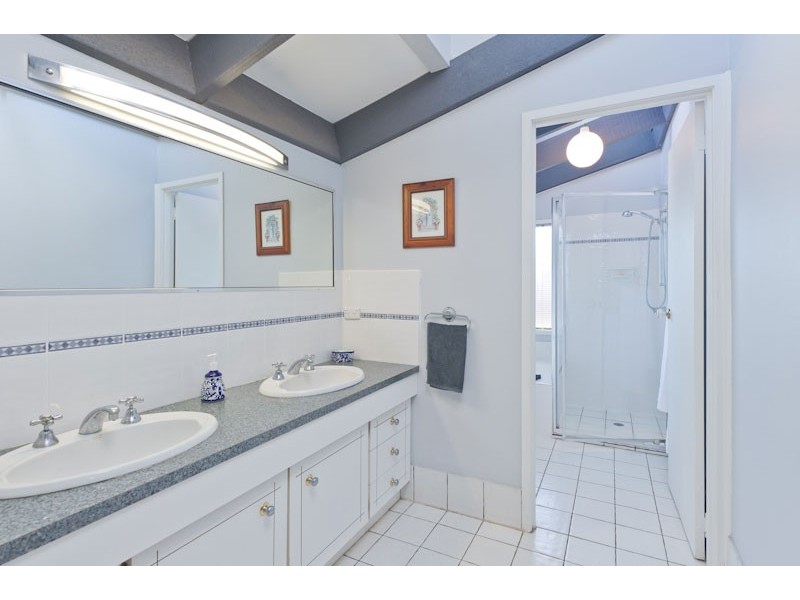 33 Broadmoor Street, Kenmore Hills QLD 4069